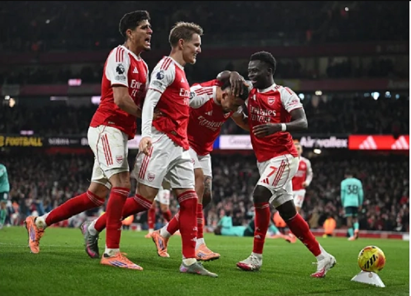martin-keown-bi-cong-kich-vi-benh-arsenal-sau-qua-phat-den-gay-tranh-cai