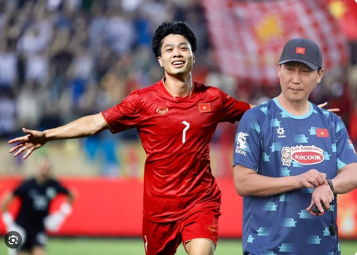 su-thi-bong-da-viet-huan-luyen-vien-kim-sang-sik-la-ai-da1